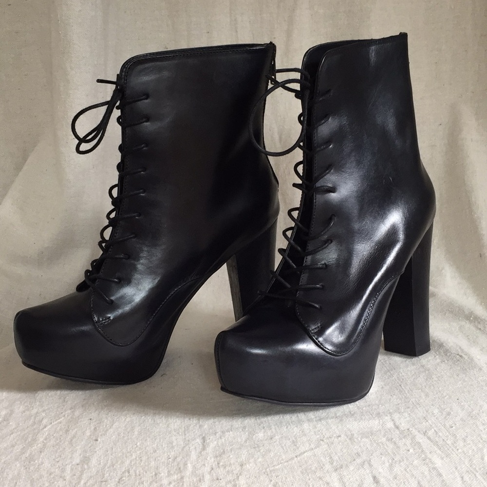 Betsey Johnson leather LILLY platform bootie 7.5